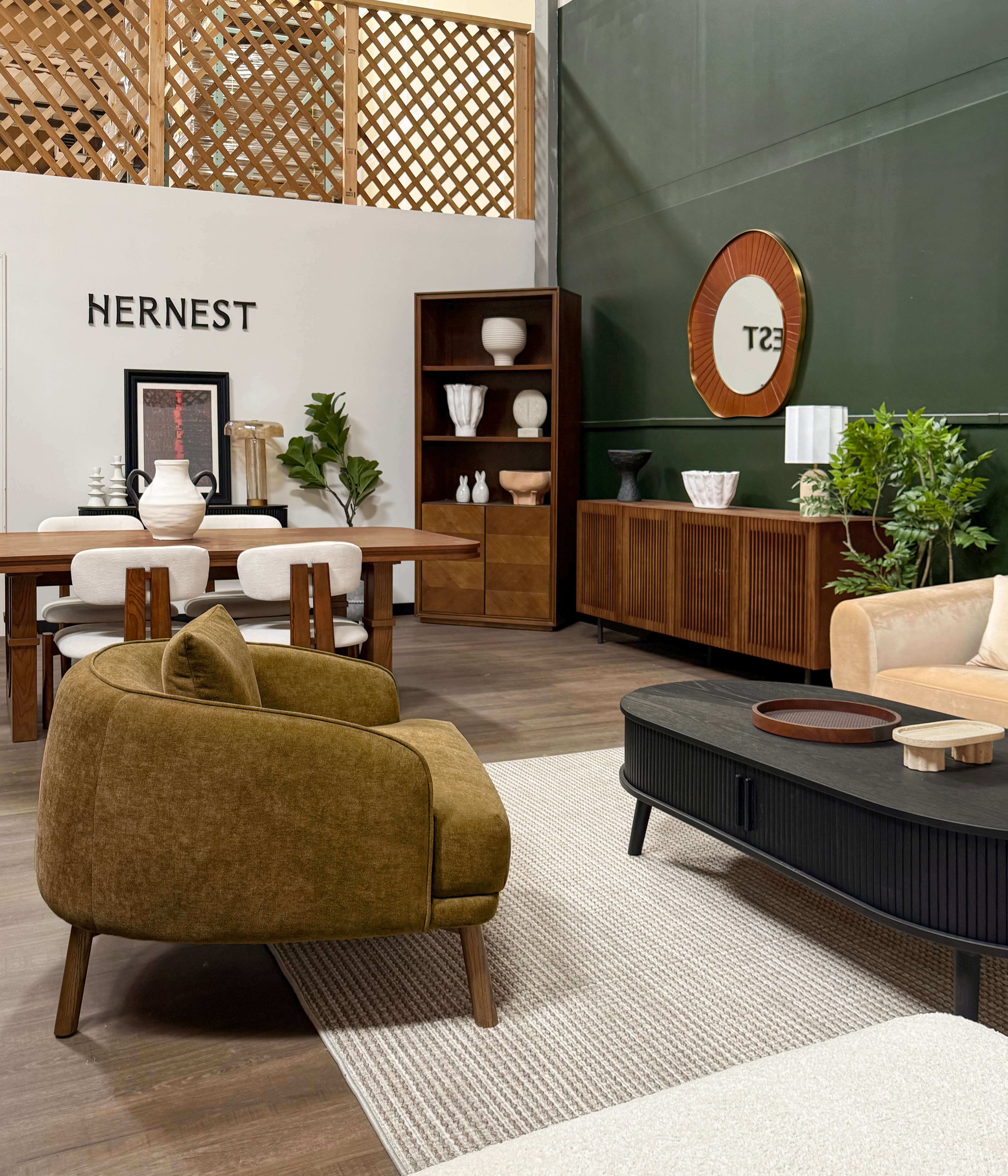 @hernest.com