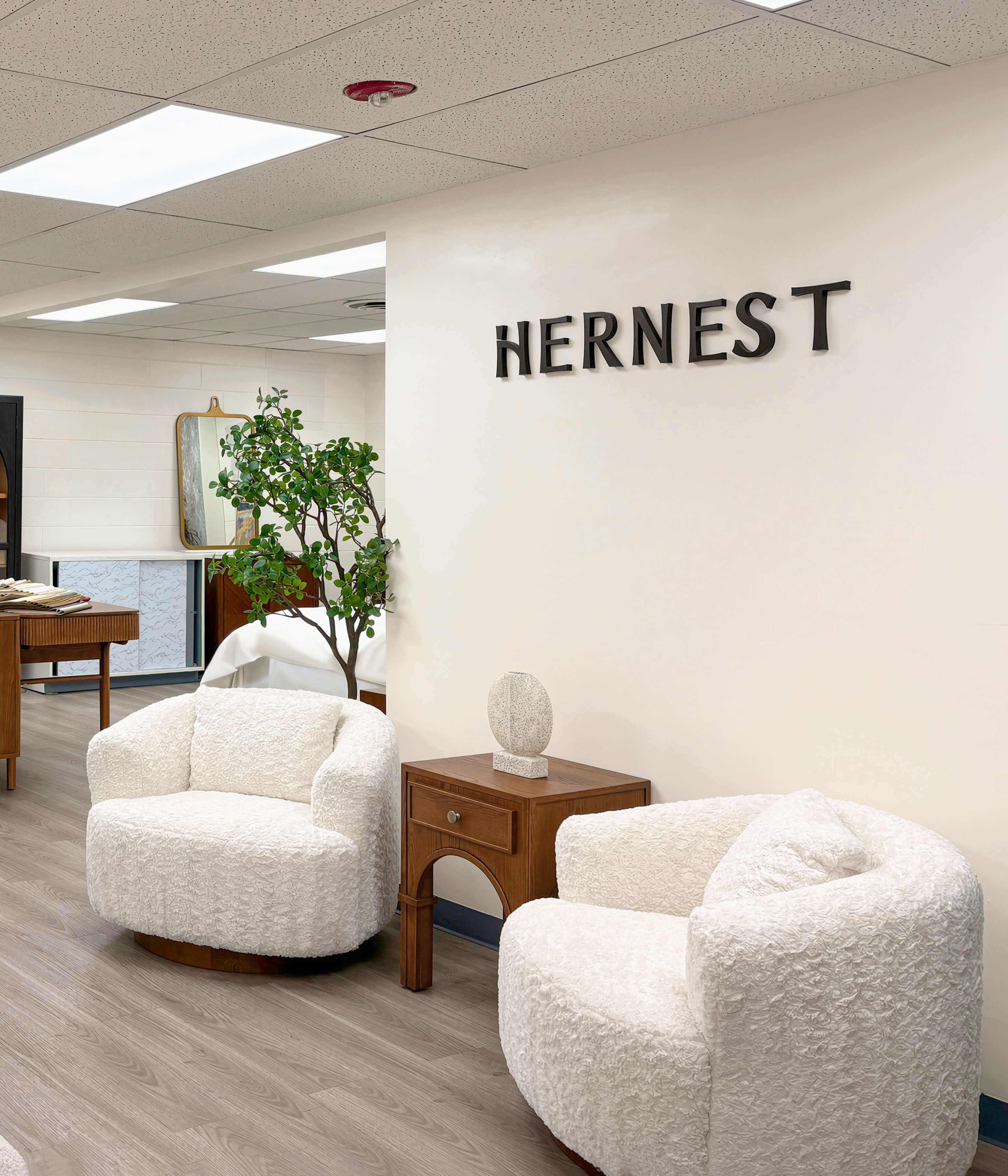 @hernest.com